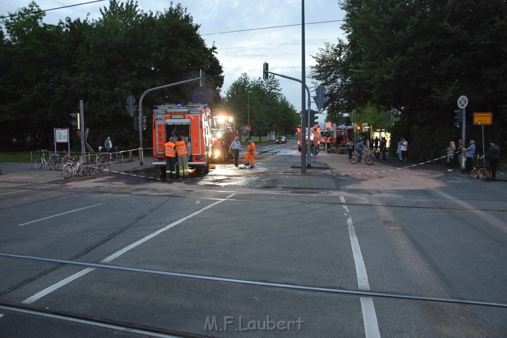 TLF 4 umgestuerzt Koeln Bocklemuend Ollenhauer Ring Militaerringstr P207.JPG - Miklos Laubert